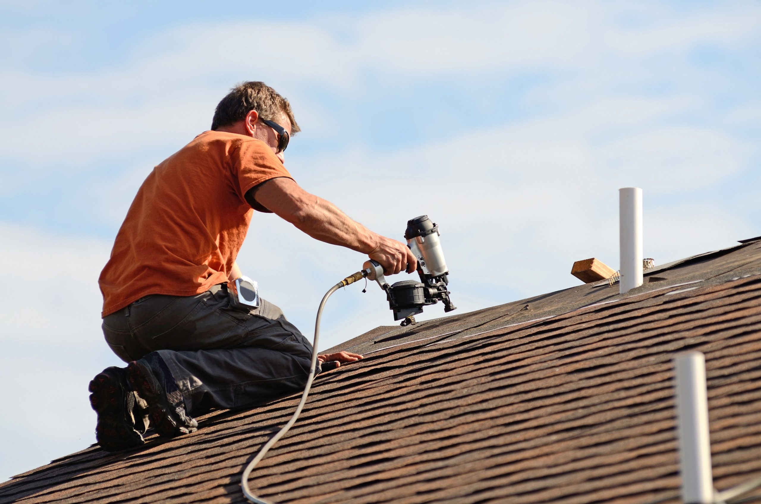 5 Tips to Track Down the Best Roofing Contractor