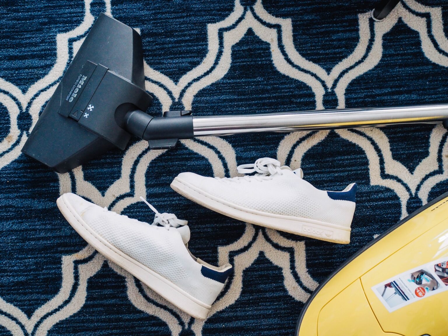 10 CLEANING HACKS WILL LEAVE YOUR CARPETS LOOKING BRAND NEW